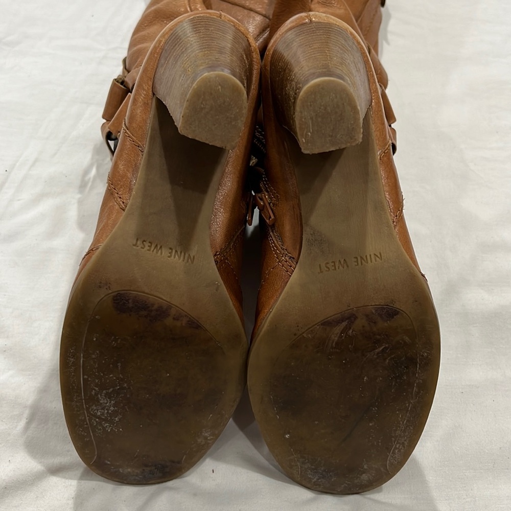 Nine West  Camel Heeled  Boots 7 1/2 M - Picture 4 of 4